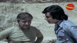 Parveen Babi digs Tunnel I Chandi Sona I Movie Scene