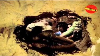 Praveen Babi finds Khazana I Chandi SOna I Movie Scene