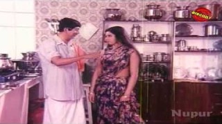 Sri Devi flirts with Servant I Funny Scene – Chor Ke Ghar Chorni